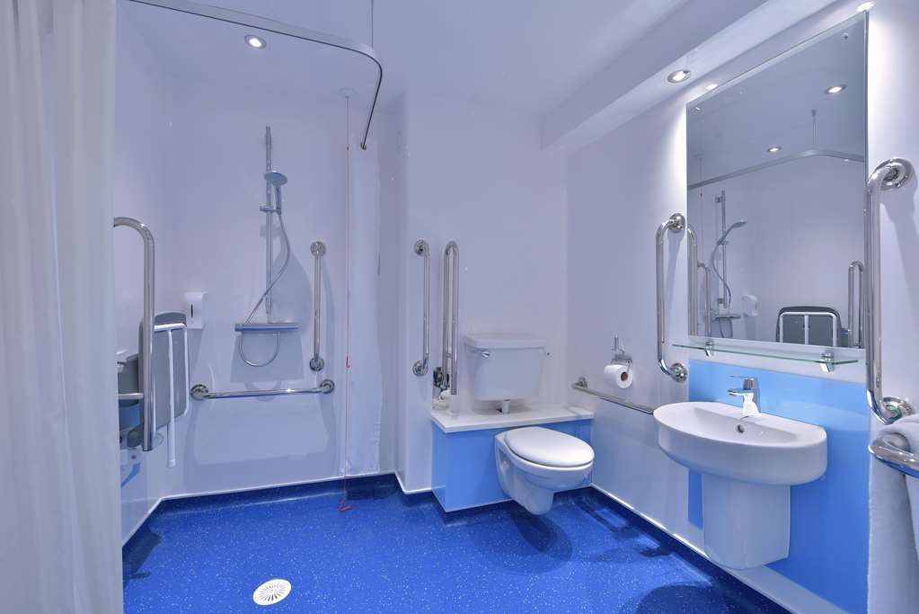Travelodge Cheltenham Room photo