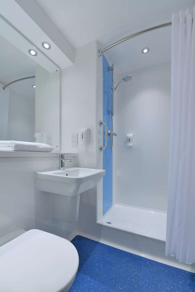 Travelodge Cheltenham Room photo