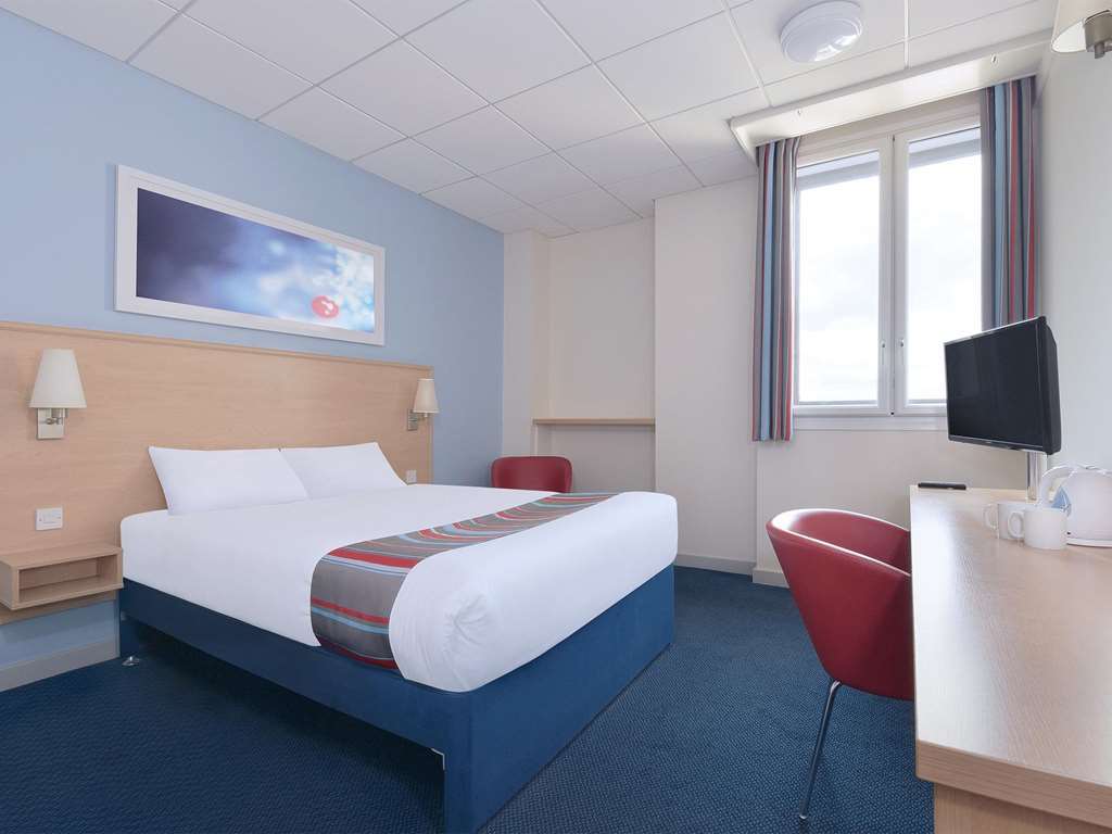 Travelodge Cheltenham Room photo