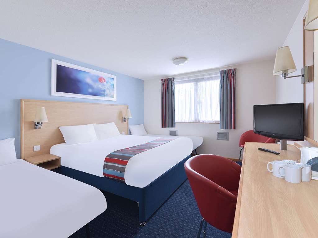 Travelodge Cheltenham Room photo